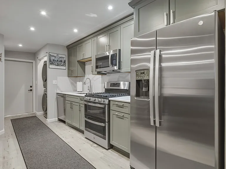 877 Sonoma Ave #B — Photo 7