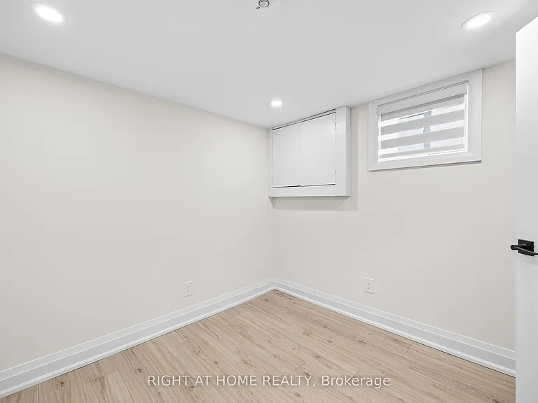 961 Victoria Park Ave #BASEMEN — Photo 9