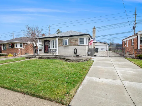 29622 Taylor St, Saint Clair Shores, MI 48082