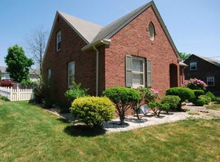 12 Kenyon Rd, Cranston, RI 02910