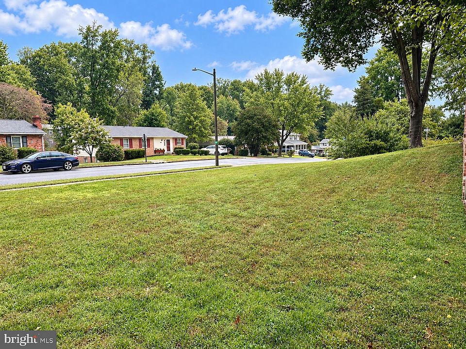 2nd image of 6914 Hadlow Dr