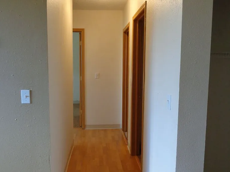 Crestwood Apartments — Photo 27
