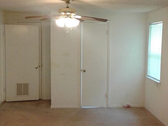 3rd image of 4407 Detaille Dr