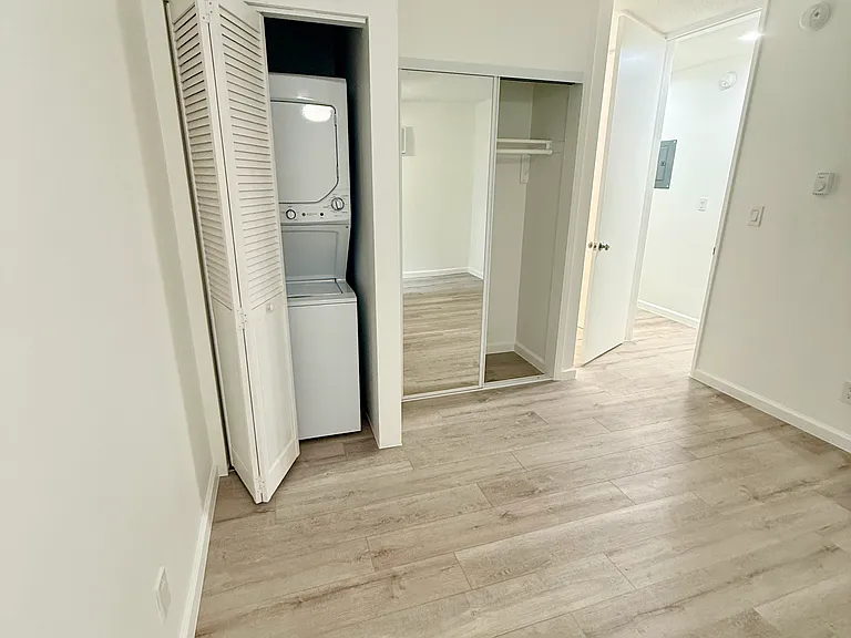 1617 N Poinsettia Place — Photo 38