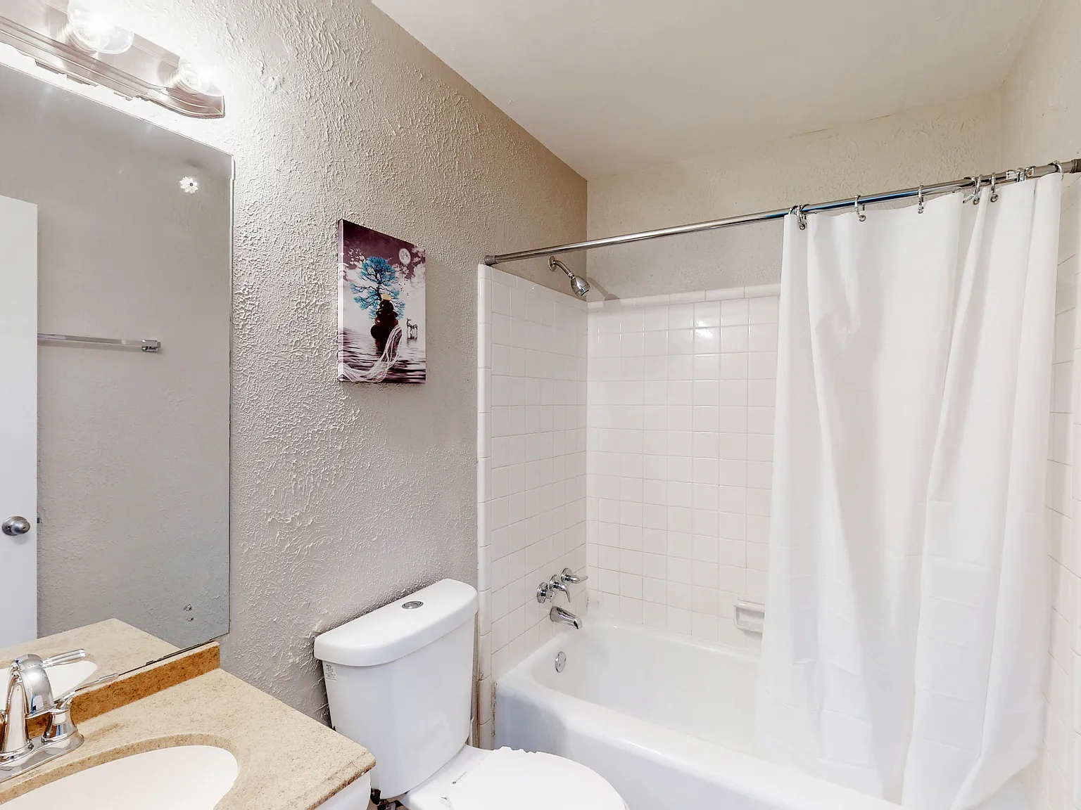 4 bed, 3.0 bath, 2200 sqft, $728 — Photo 3