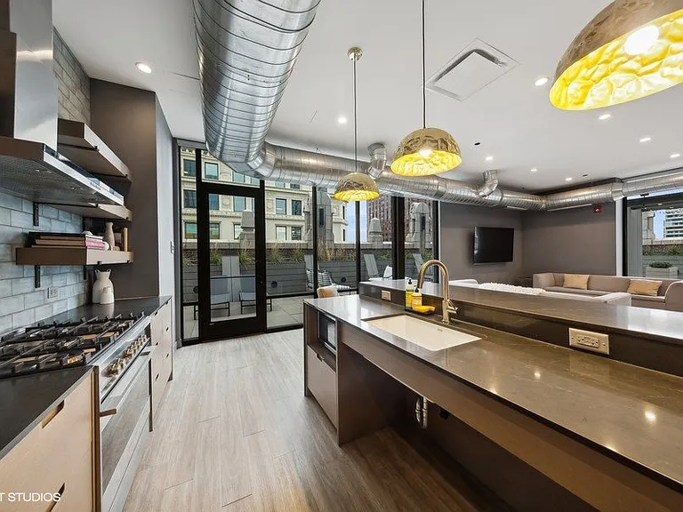 330 S. Wells St — Photo 55