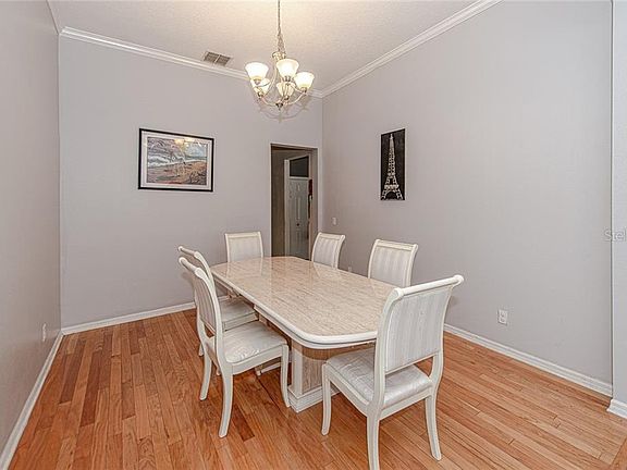 5th image of 117 E Bluewater Edge Dr