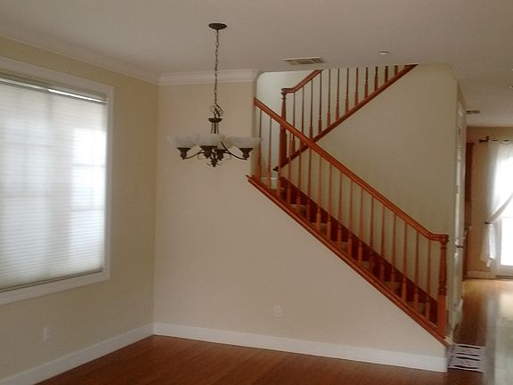 2nd image of 105 Seaview Ct