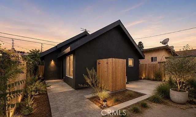 2 bed, 840 sqft, $3,250 — Photo 3