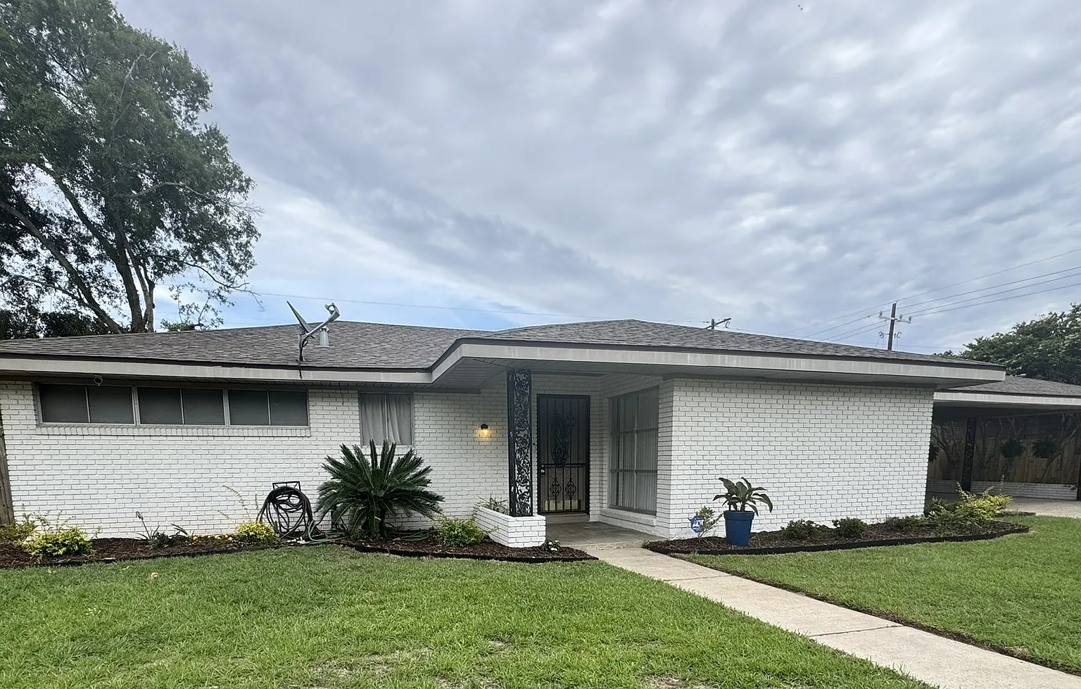 214 Sunny Ln — Photo 1