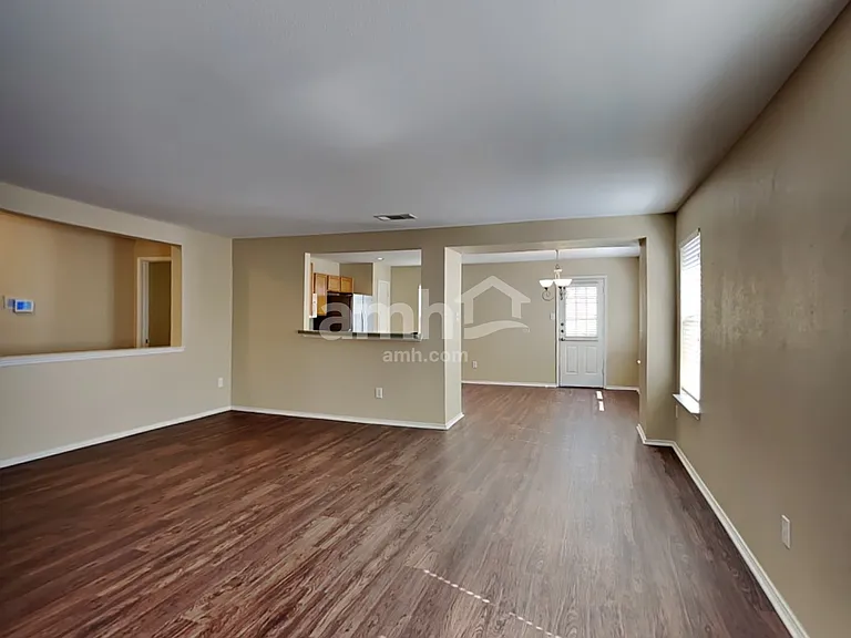 2124 Van Zandt Dr — Photo 6