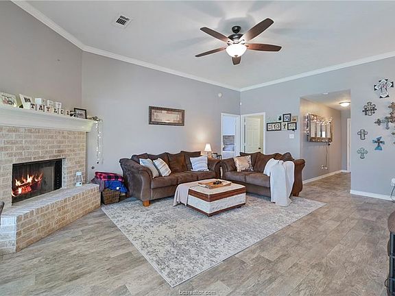 2nd image of 1316 Baywood Ln