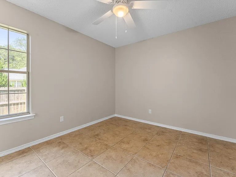 20952 Liberty Ln — Photo 16