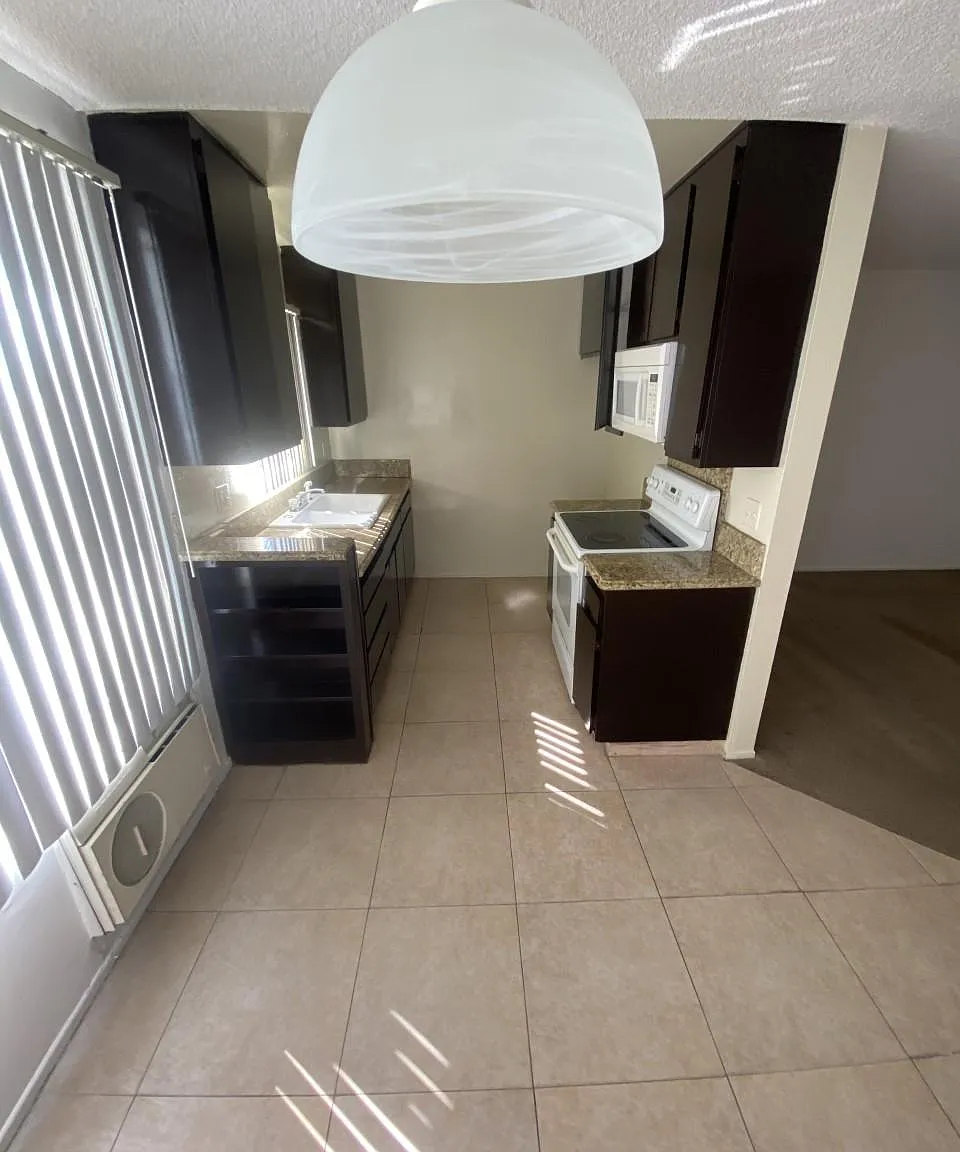 1 bed, 650 sqft, $1,800 — Photo 3