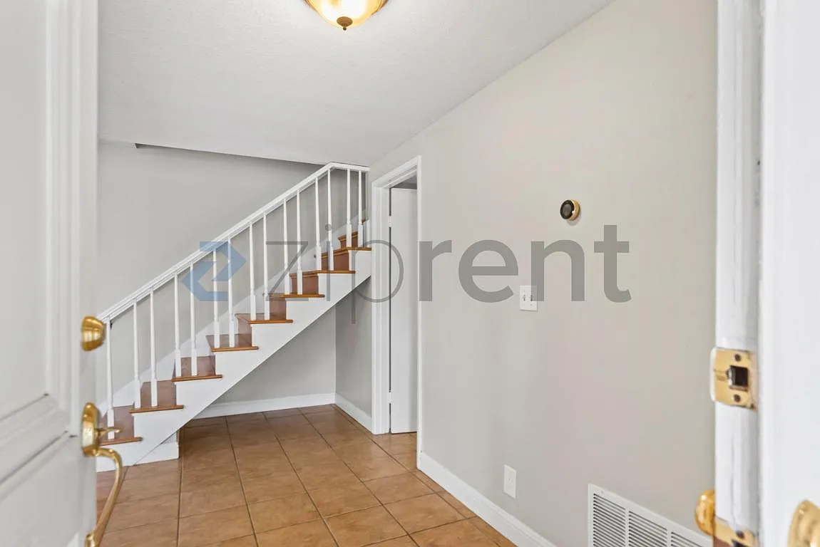 4 bed, 2.5 bath, 2150 sqft, $5,500 — Photo 4