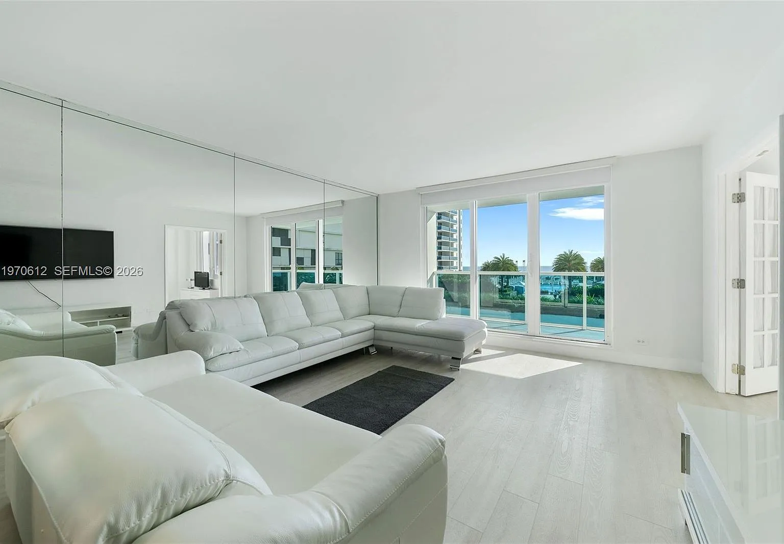 Roney Palace Condo — Photo 3