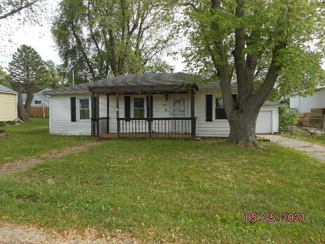 207 W Maple St photo 1