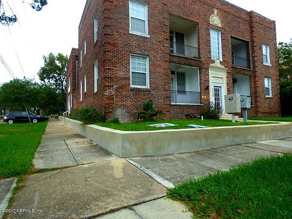 3rd image of 2359 Oak St APT 5