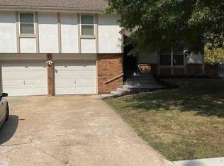 2016 E Cherokee Ln, Olathe, KS 66062