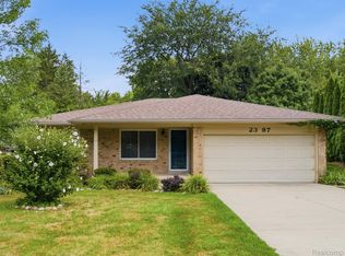2387 Sanders Pl, Bloomfield Hills, MI 48302
