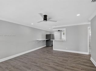 824 Bayberry Dr, Lake Park, FL 33403