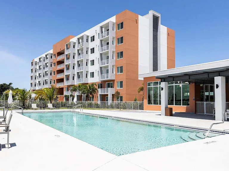 Veridian Shores Apartments Pool