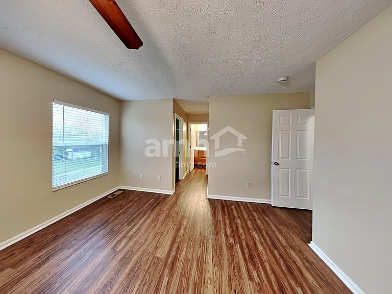 4024 Walnut Crossing Dr — Photo 10
