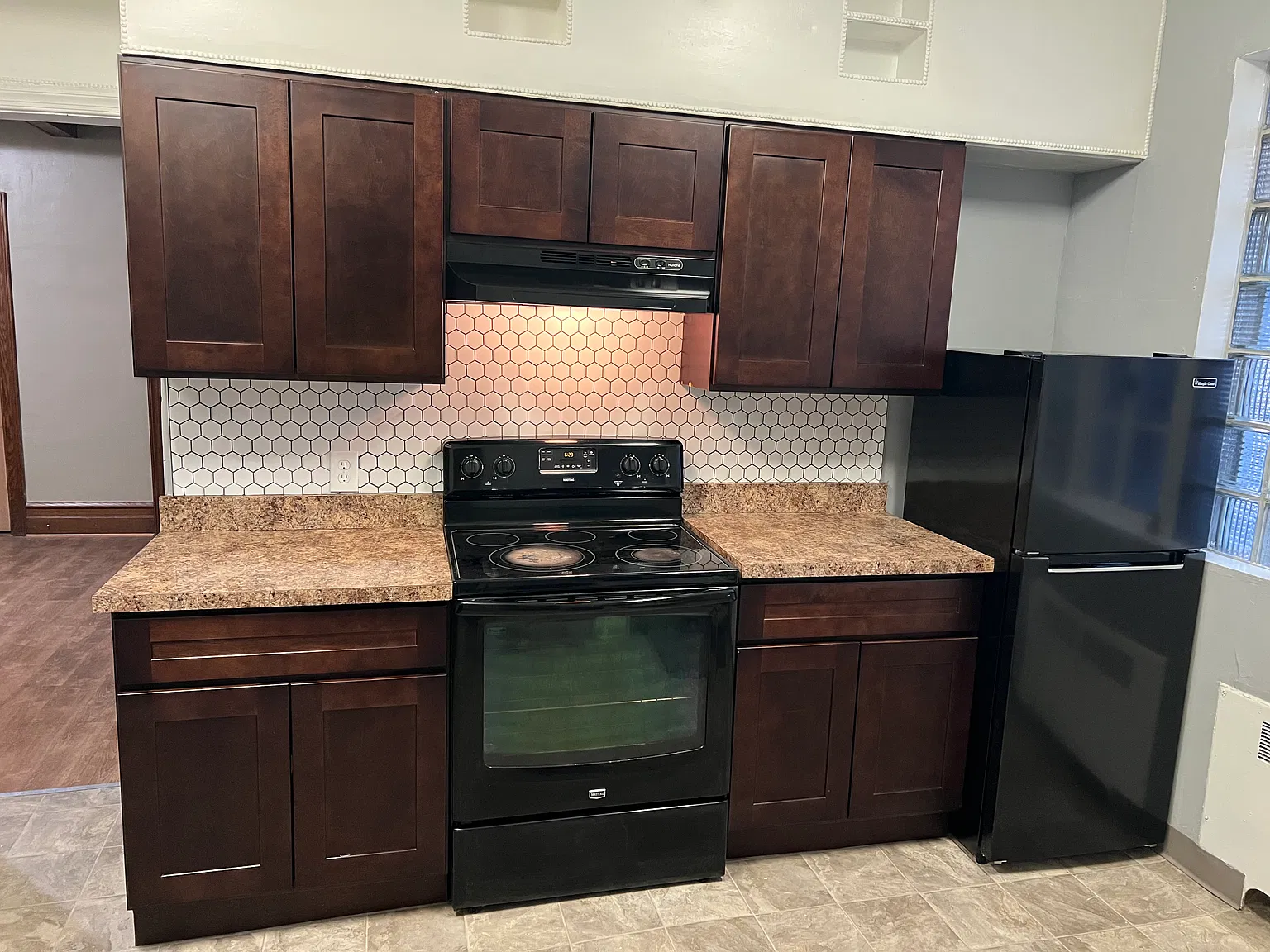 4 bed, 1900 sqft, $2,500 — Photo 1