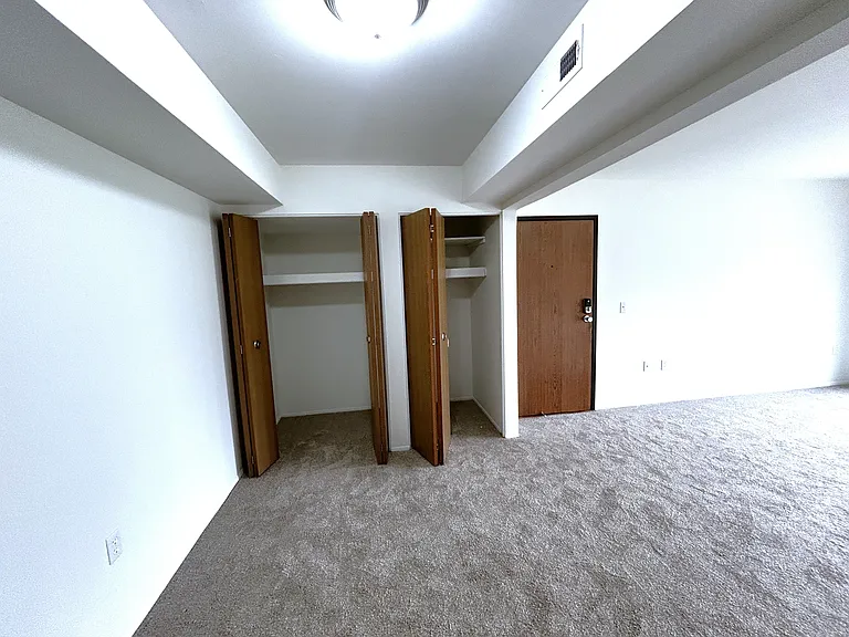 Charter Oaks Apartments — Photo 201