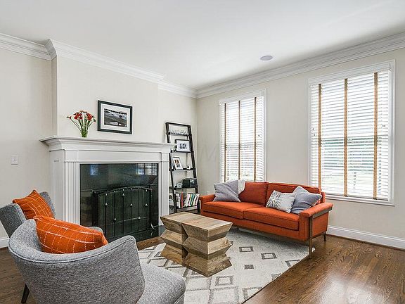 4th image of 998 Harrison Park Pl