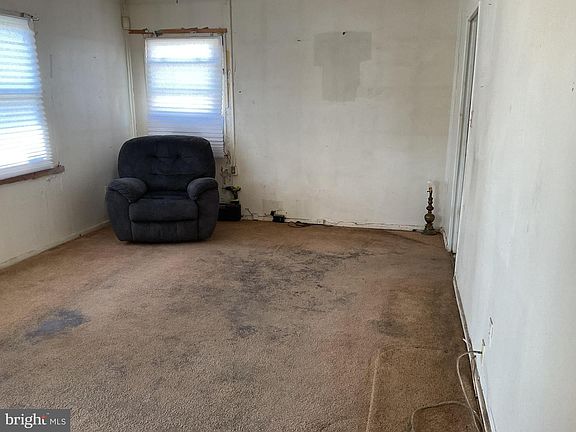 4th image of 2520 Newglen Ave