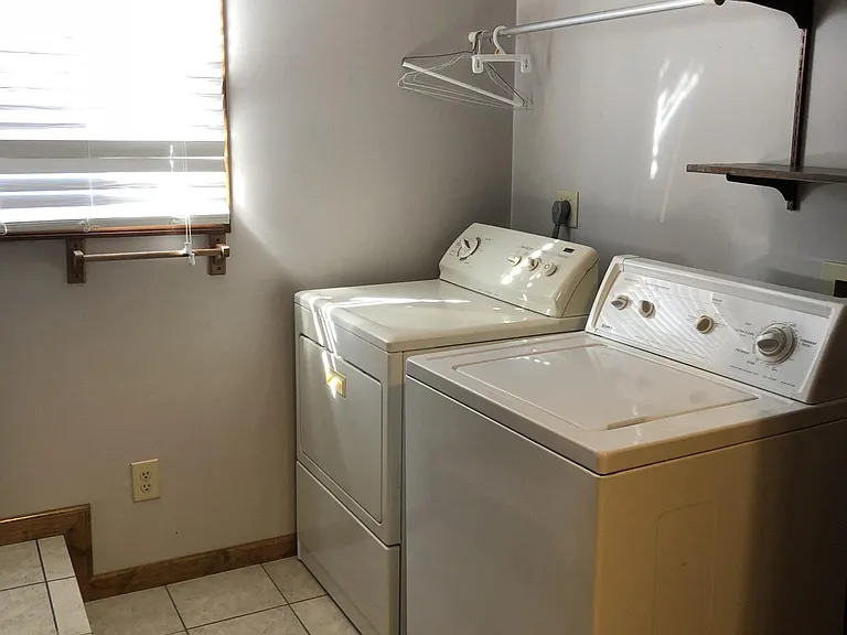 832 La Grand Dr — Photo 9