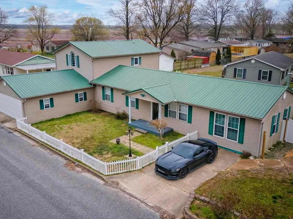 52 Chickasaw Dr, Mc Clure, IL 62957