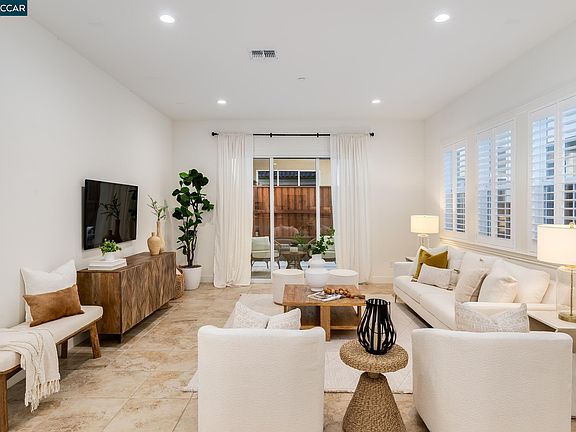 4th image of 748 Roseum Ct