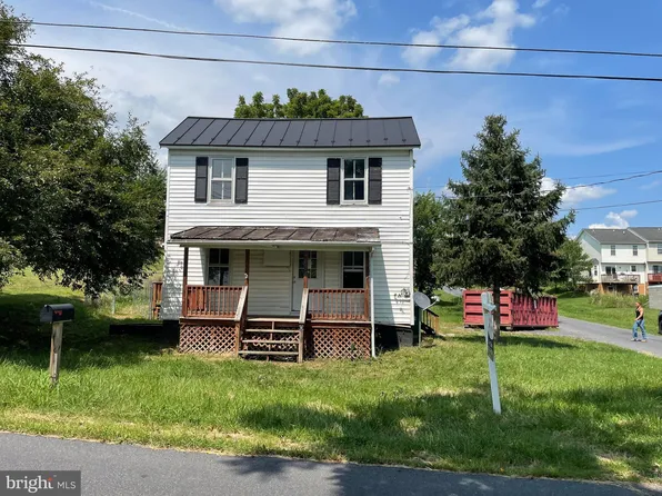 604 W King St, Strasburg, VA 22657
