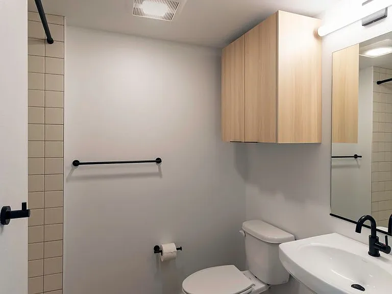 CHRONICLE: Stylish Wallingford Studios with Full Appliance Package & Premium Amenities — Photo 40