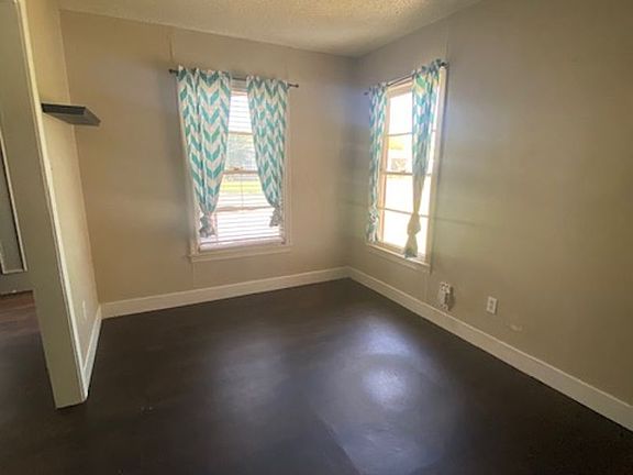 5th image of 925 S San Jose Dr