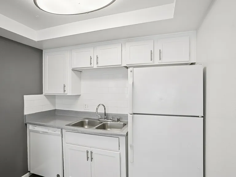 Lemon Grove Apartments — Photo 17
