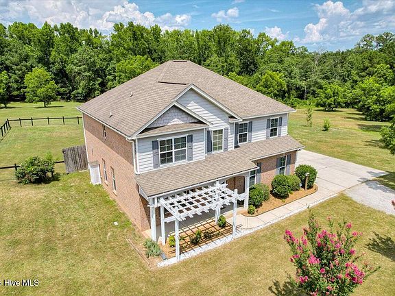 3rd image of 931 Forest Drive