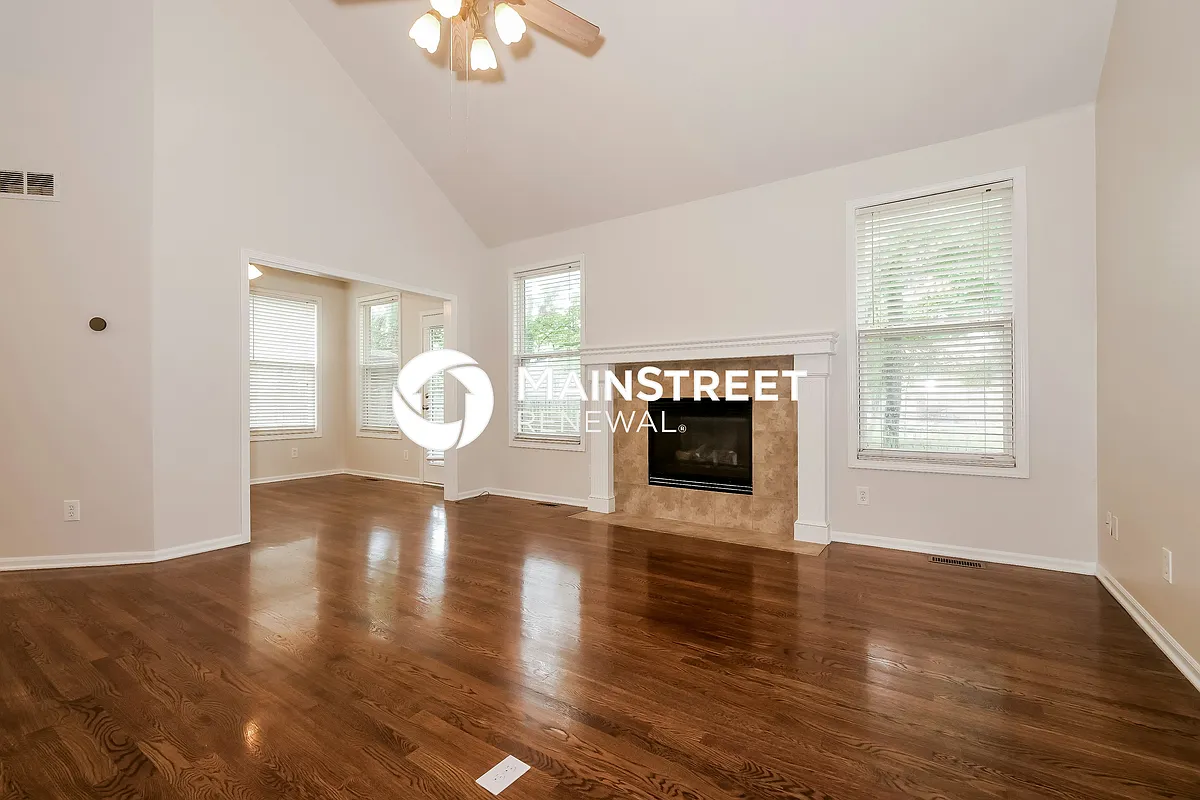 Living Room - 1411 Russell Rd