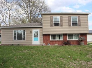 62 Edgelea Dr, Clinton, IL 61727