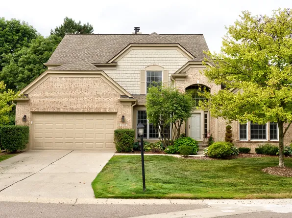 16163 Homestead Cir, Northville, MI 48168