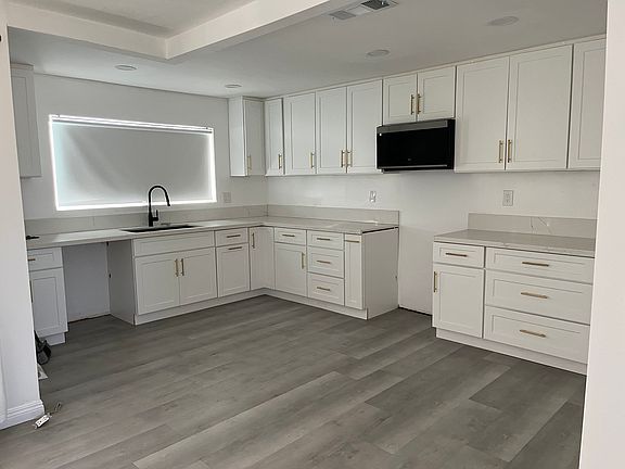 5th image of 398 N Canby St