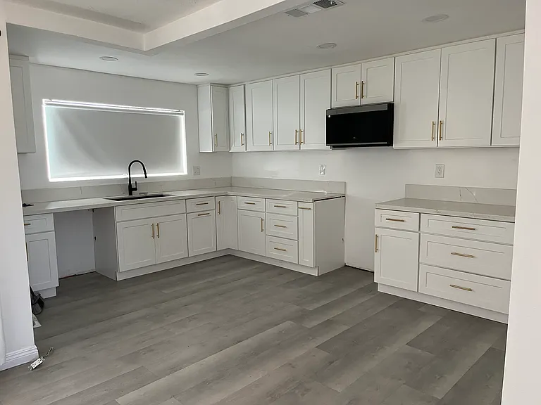 398 N Canby St — Photo 5