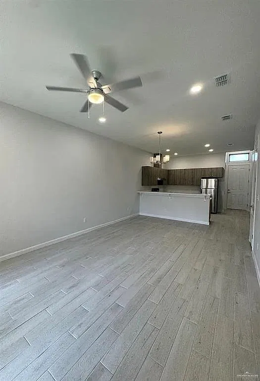 3 bed, 2.0 bath, 1274 sqft, $1,600 — Photo 3