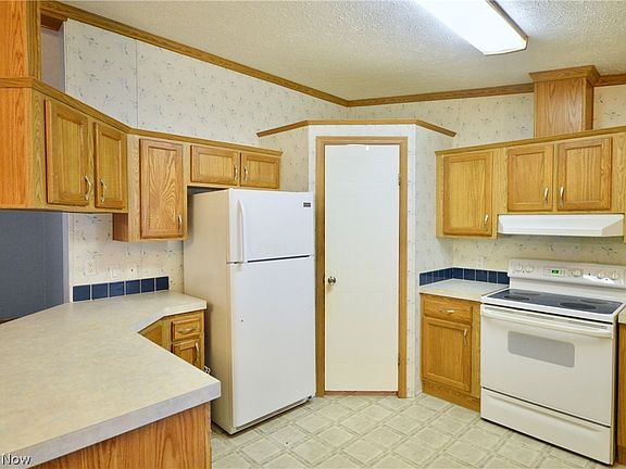 4th image of 2 Emerald Ln