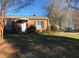 2620 A Greenbrier Rd, Winston Salem, NC 27104