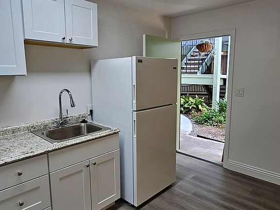 5th image of 225 Redwood St APT 4