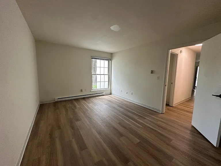 University Park Apartments near Cornell University — Photo 345