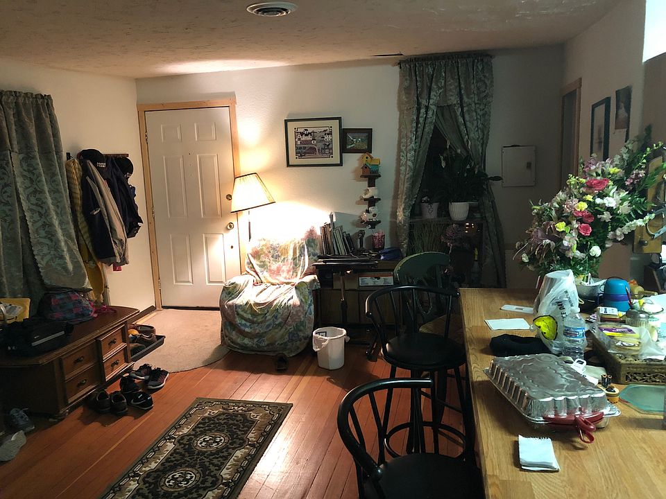 2nd image of 305 S Stephenson Ave